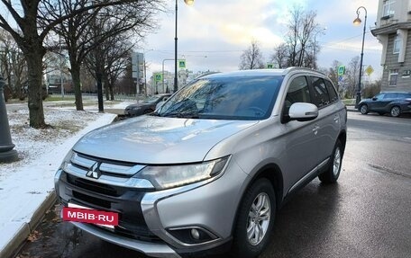 Mitsubishi Outlander III рестайлинг 3, 2017 год, 1 550 000 рублей, 2 фотография
