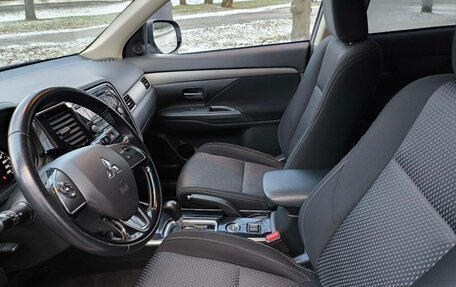 Mitsubishi Outlander III рестайлинг 3, 2017 год, 1 550 000 рублей, 8 фотография