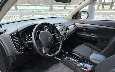 Mitsubishi Outlander III рестайлинг 3, 2017 год, 1 550 000 рублей, 10 фотография