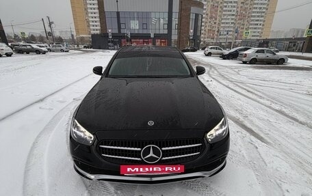 Mercedes-Benz E-Класс, 2021 год, 2 700 000 рублей, 2 фотография