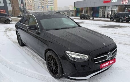 Mercedes-Benz E-Класс, 2021 год, 2 700 000 рублей, 3 фотография