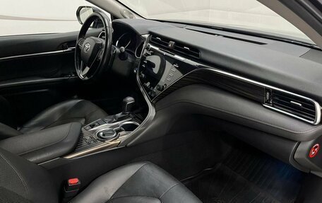 Toyota Camry, 2018 год, 3 100 000 рублей, 21 фотография