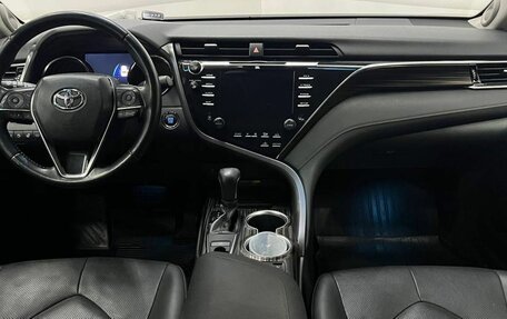 Toyota Camry, 2018 год, 3 100 000 рублей, 13 фотография