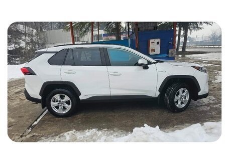 Toyota RAV4, 2021 год, 2 850 000 рублей, 3 фотография