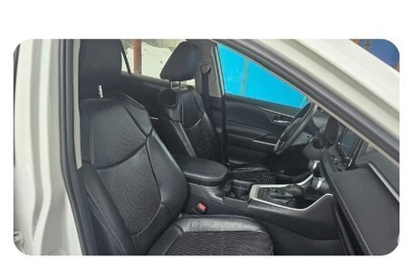 Toyota RAV4, 2021 год, 2 850 000 рублей, 5 фотография