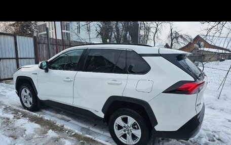 Toyota RAV4, 2021 год, 2 850 000 рублей, 2 фотография