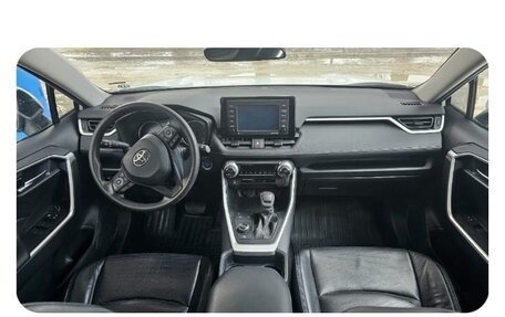 Toyota RAV4, 2021 год, 2 850 000 рублей, 4 фотография