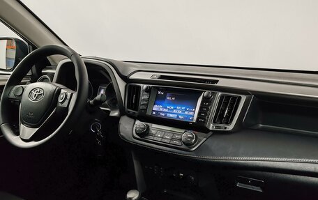 Toyota RAV4, 2017 год, 2 299 000 рублей, 11 фотография