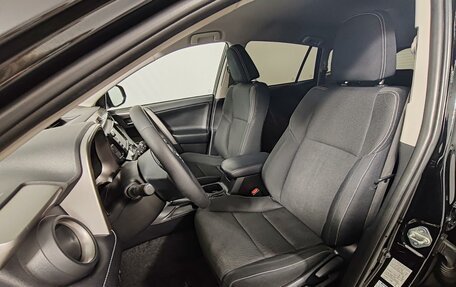 Toyota RAV4, 2017 год, 2 299 000 рублей, 21 фотография