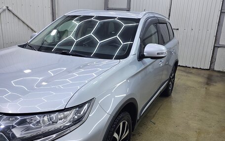 Mitsubishi Outlander III рестайлинг 3, 2015 год, 1 541 000 рублей, 2 фотография