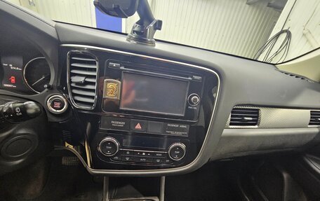 Mitsubishi Outlander III рестайлинг 3, 2015 год, 1 541 000 рублей, 11 фотография