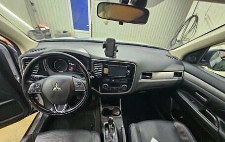 Mitsubishi Outlander III рестайлинг 3, 2015 год, 1 541 000 рублей, 9 фотография