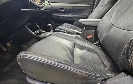 Mitsubishi Outlander III рестайлинг 3, 2015 год, 1 541 000 рублей, 10 фотография