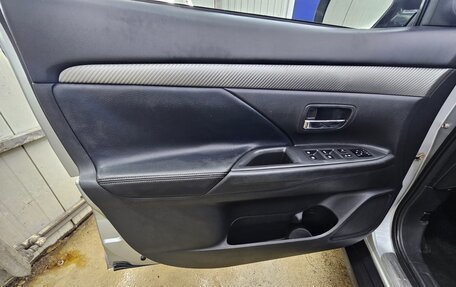 Mitsubishi Outlander III рестайлинг 3, 2015 год, 1 541 000 рублей, 14 фотография