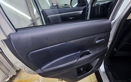 Mitsubishi Outlander III рестайлинг 3, 2015 год, 1 541 000 рублей, 13 фотография