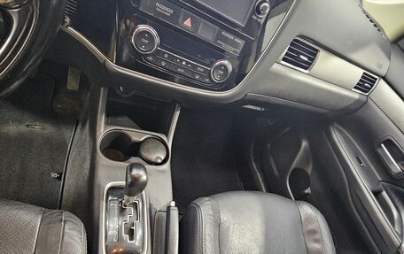 Mitsubishi Outlander III рестайлинг 3, 2015 год, 1 541 000 рублей, 20 фотография