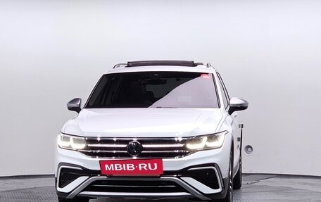 Volkswagen Tiguan, 2024 год, 4 099 000 рублей, 3 фотография