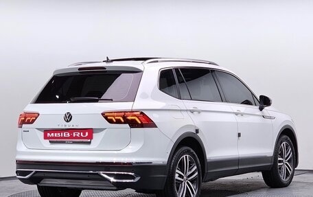 Volkswagen Tiguan, 2024 год, 4 099 000 рублей, 2 фотография