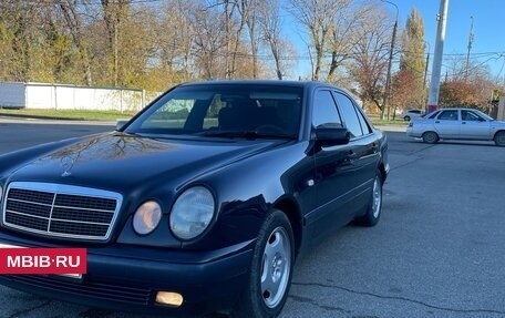 Mercedes-Benz E-Класс, 1996 год, 500 000 рублей, 2 фотография