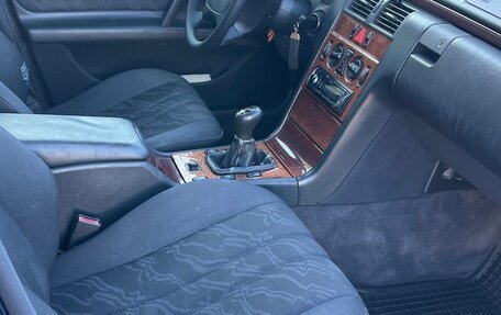 Mercedes-Benz E-Класс, 1996 год, 500 000 рублей, 7 фотография