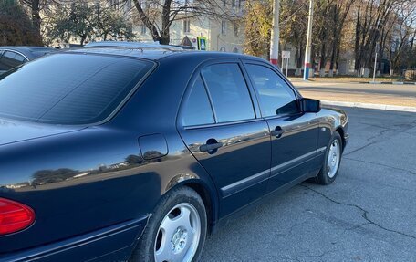 Mercedes-Benz E-Класс, 1996 год, 500 000 рублей, 6 фотография