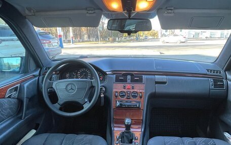 Mercedes-Benz E-Класс, 1996 год, 500 000 рублей, 10 фотография