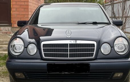Mercedes-Benz E-Класс, 1996 год, 500 000 рублей, 21 фотография