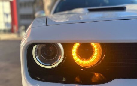 Dodge Challenger III рестайлинг 2, 2018 год, 2 100 000 рублей, 12 фотография