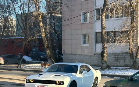 Dodge Challenger III рестайлинг 2, 2018 год, 2 100 000 рублей, 14 фотография