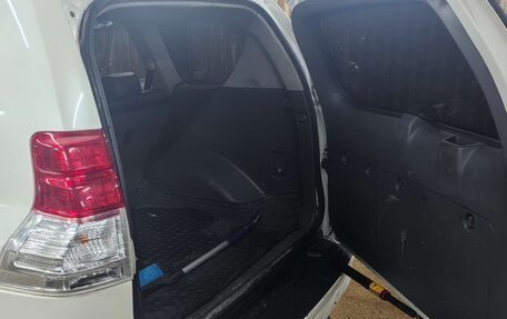 Toyota Land Cruiser Prado 150 рестайлинг 2, 2010 год, 2 200 000 рублей, 10 фотография