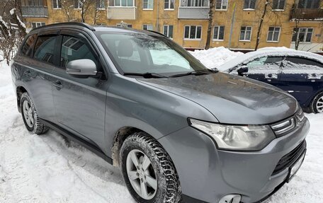 Mitsubishi Outlander III рестайлинг 3, 2012 год, 1 000 000 рублей, 4 фотография
