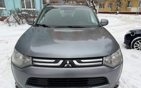 Mitsubishi Outlander III рестайлинг 3, 2012 год, 1 000 000 рублей, 2 фотография