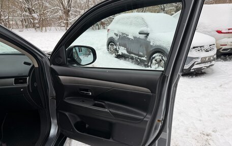 Mitsubishi Outlander III рестайлинг 3, 2012 год, 1 000 000 рублей, 15 фотография