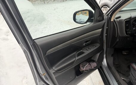 Mitsubishi Outlander III рестайлинг 3, 2012 год, 1 000 000 рублей, 9 фотография