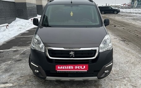 Peugeot Partner II рестайлинг 2, 2017 год, 1 400 000 рублей, 2 фотография
