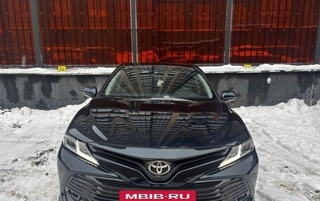 Toyota Camry, 2018 год, 2 700 000 рублей, 2 фотография