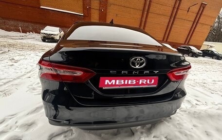Toyota Camry, 2018 год, 2 700 000 рублей, 10 фотография