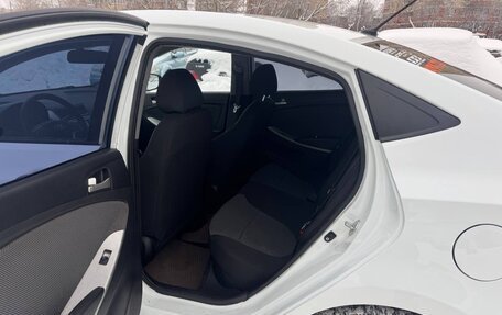 Hyundai Solaris II рестайлинг, 2012 год, 650 000 рублей, 24 фотография