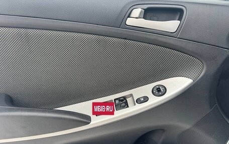 Hyundai Solaris II рестайлинг, 2012 год, 650 000 рублей, 23 фотография