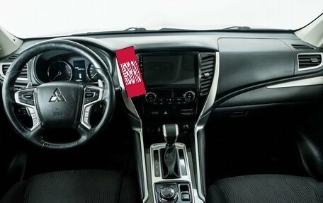 Mitsubishi Pajero Sport III рестайлинг, 2018 год, 2 831 000 рублей, 7 фотография