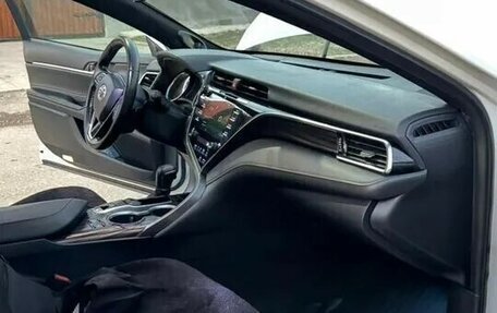 Toyota Camry, 2021 год, 2 400 000 рублей, 6 фотография