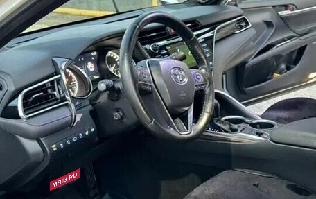 Toyota Camry, 2021 год, 2 400 000 рублей, 5 фотография