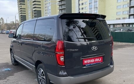 Hyundai Grand Starex Grand Starex I рестайлинг 2, 2019 год, 4 500 000 рублей, 3 фотография