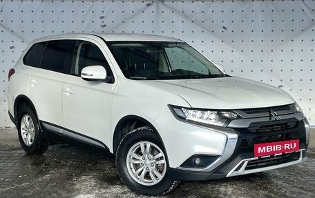 Mitsubishi Outlander III рестайлинг 3, 2019 год, 2 090 000 рублей, 2 фотография