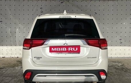 Mitsubishi Outlander III рестайлинг 3, 2019 год, 2 090 000 рублей, 6 фотография