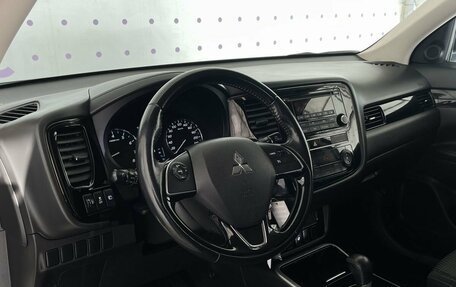 Mitsubishi Outlander III рестайлинг 3, 2019 год, 2 090 000 рублей, 15 фотография