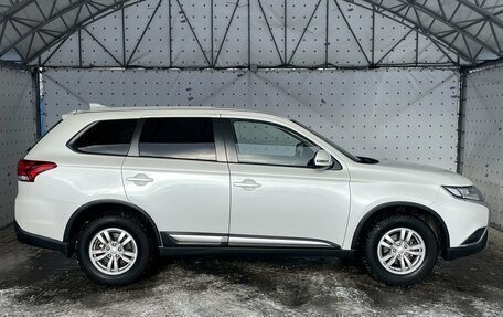 Mitsubishi Outlander III рестайлинг 3, 2019 год, 2 090 000 рублей, 9 фотография