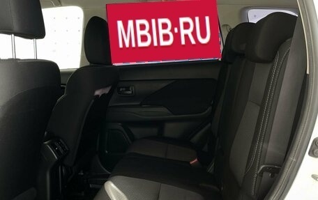 Mitsubishi Outlander III рестайлинг 3, 2019 год, 2 090 000 рублей, 13 фотография