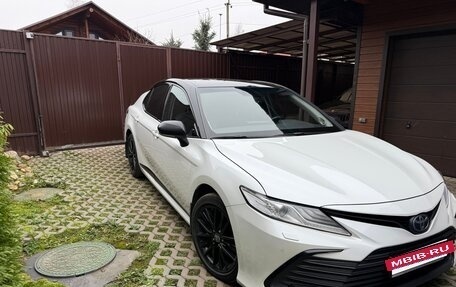 Toyota Camry, 2021 год, 3 590 000 рублей, 2 фотография