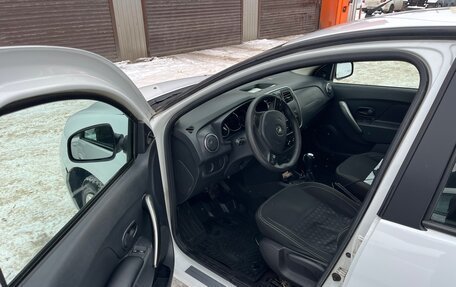 Renault Logan II, 2017 год, 750 000 рублей, 5 фотография